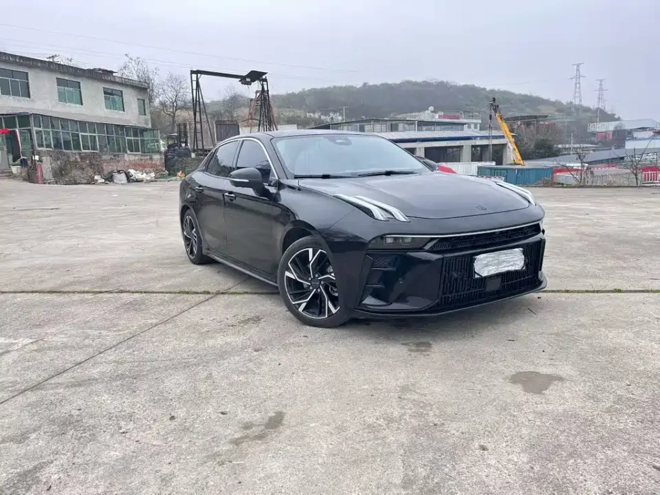 Lynk & Co 03