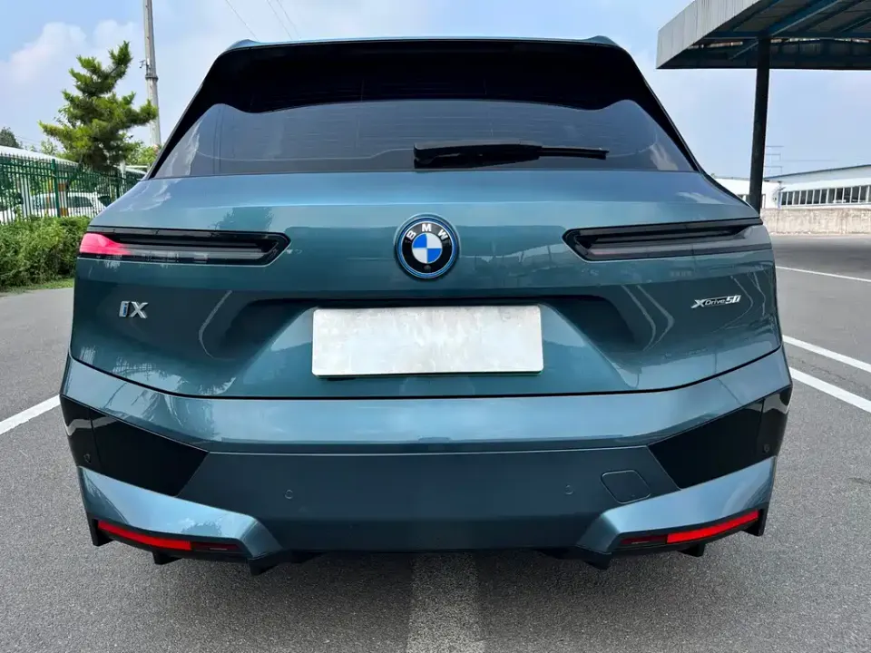 BMW iX