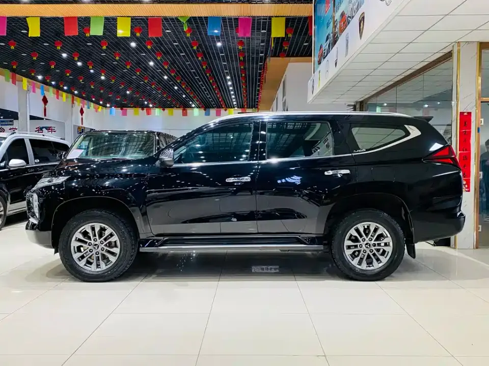Mitsubishi Pajero Sport (Import)