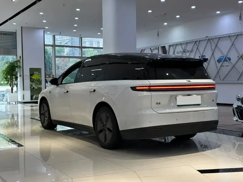 Li Li i8