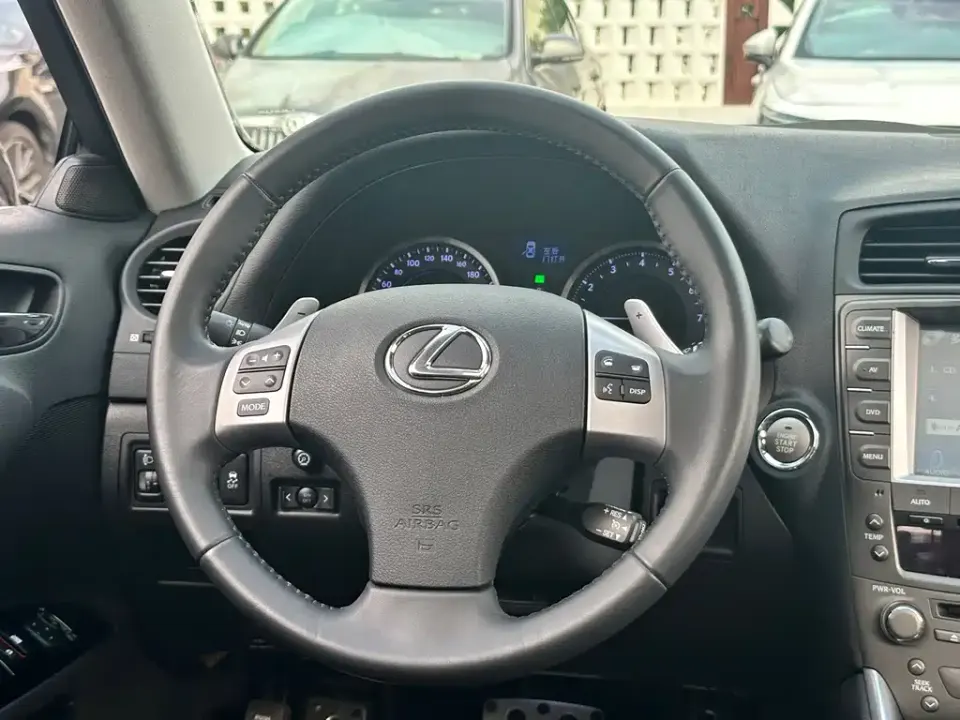 Lexus IS