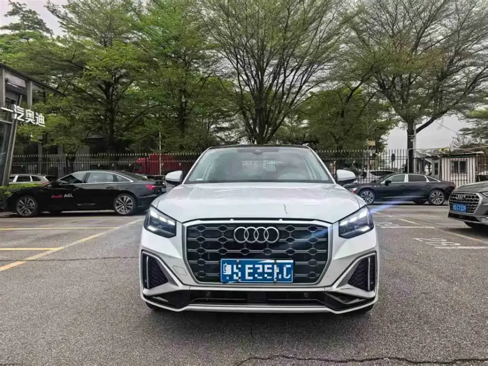 Audi Q2L