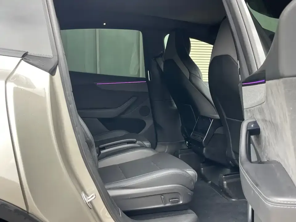 Tesla Model Y L