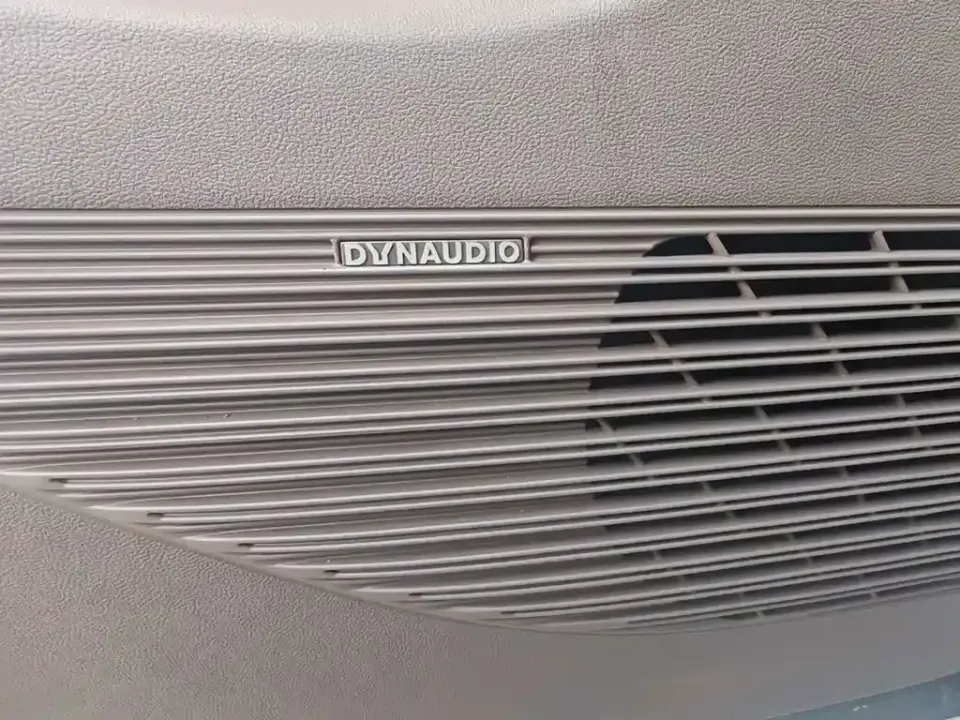 Denza Denza D9