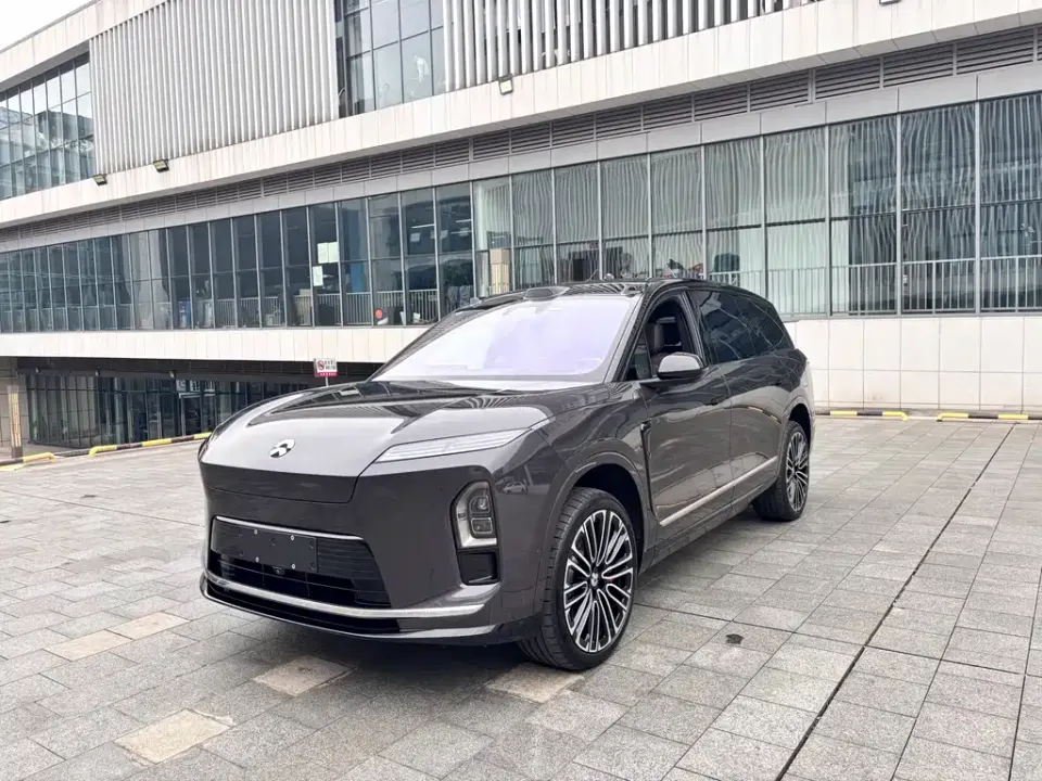 Nio ES8