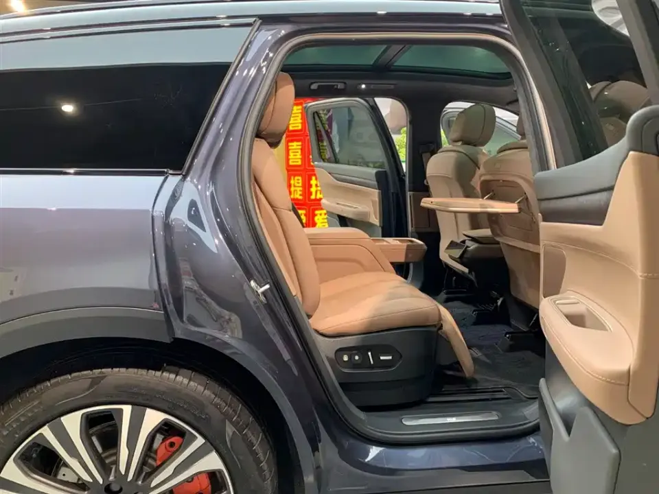 Nio ES8