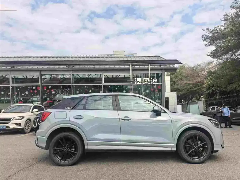 Audi Q2L