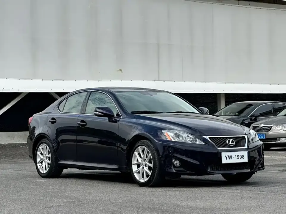 Lexus IS