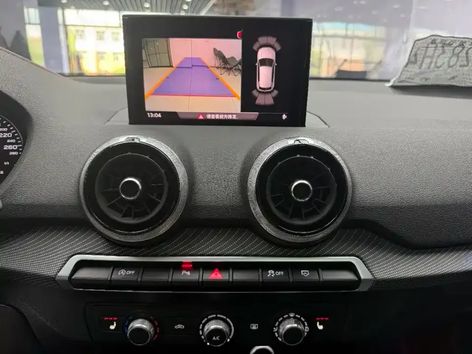 Audi Q2L