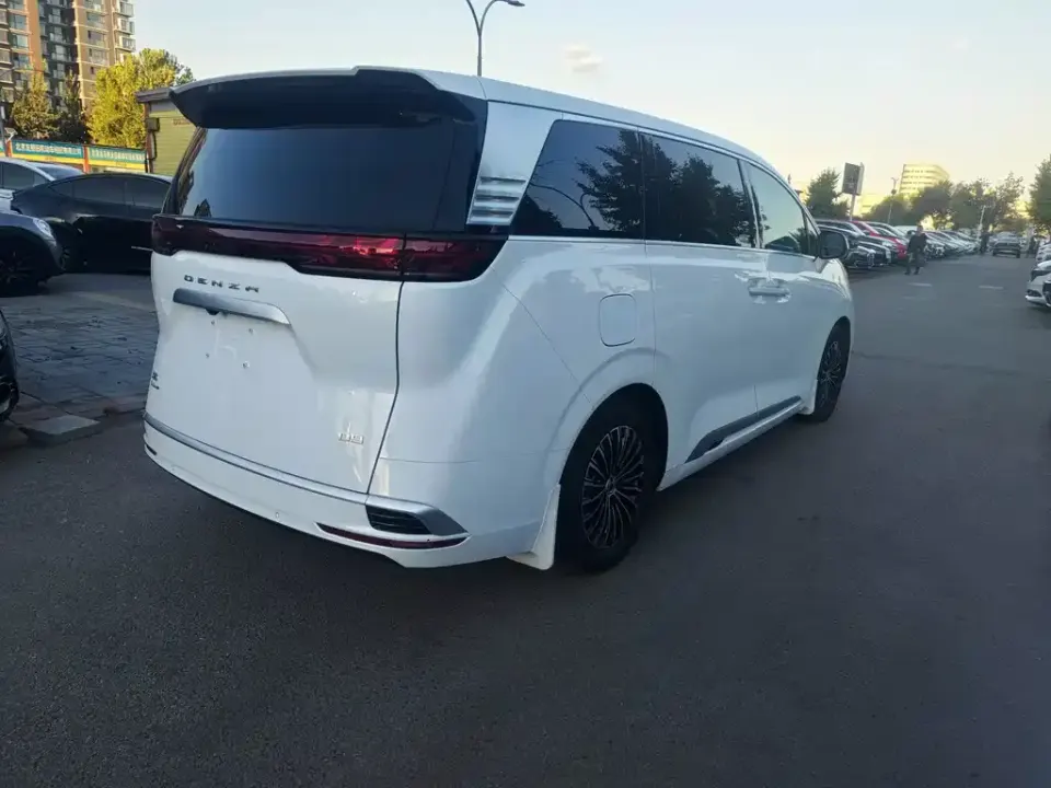 Denza Denza D9