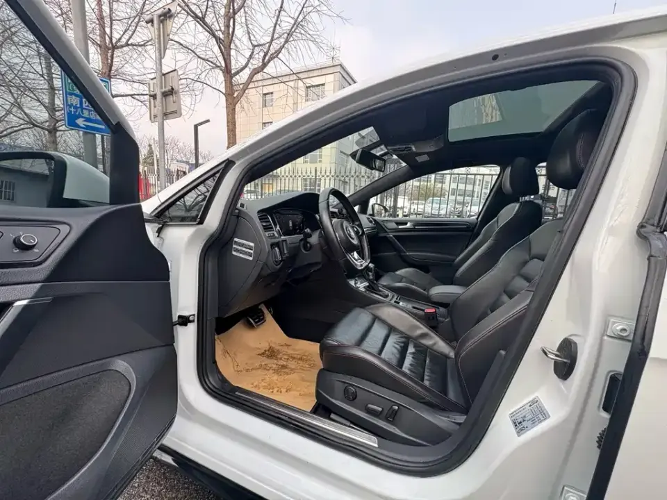 Volkswagen Golf GTI