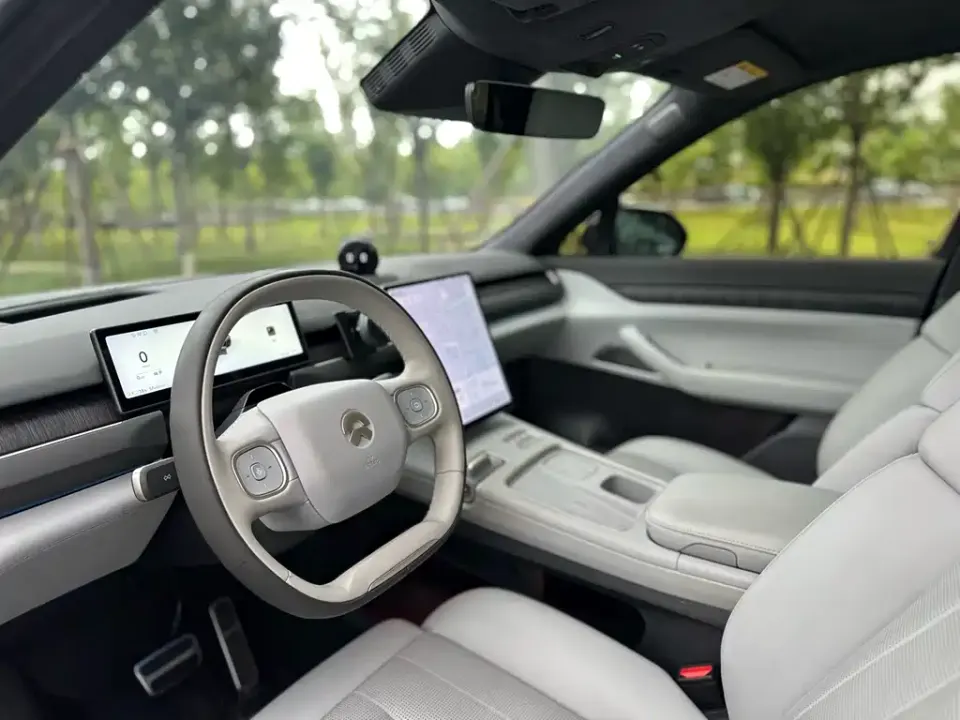 Nio ES8