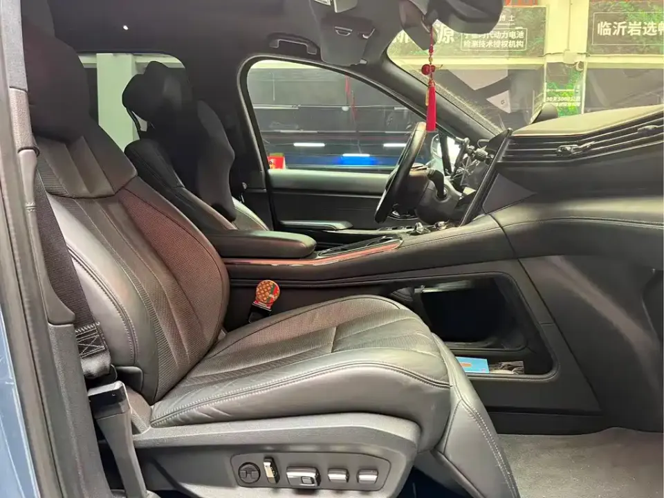 Nio ES8