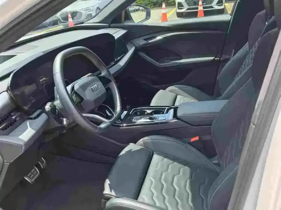 Audi Q6L e-tron