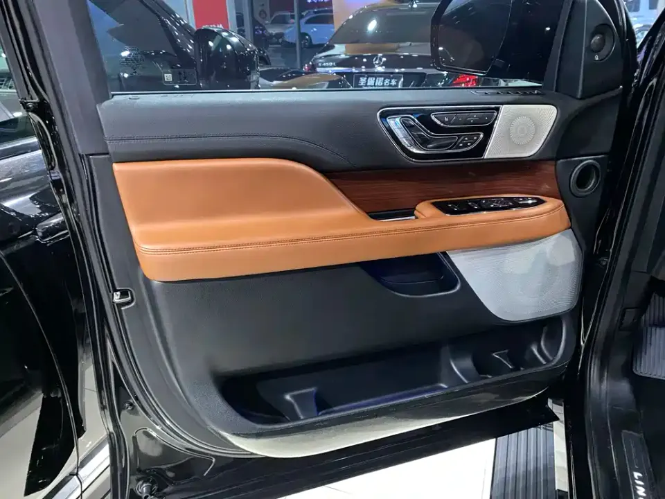 Lincoln Navigator