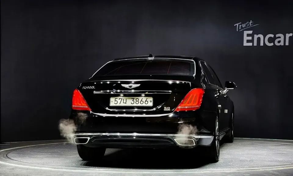 Genesis EQ900