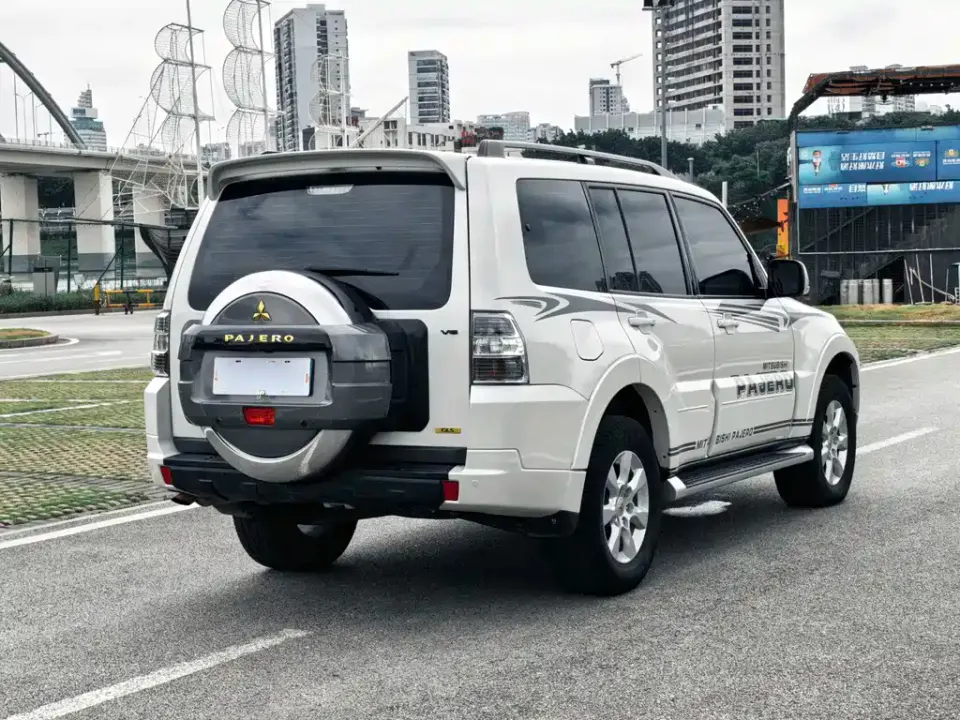 Mitsubishi Pajero (Import)