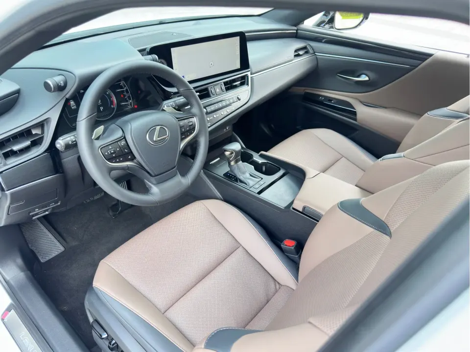 Lexus ES
