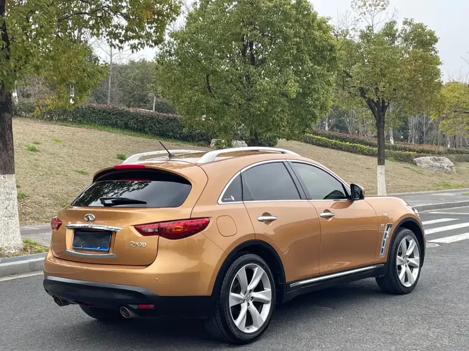 Infiniti QX70
