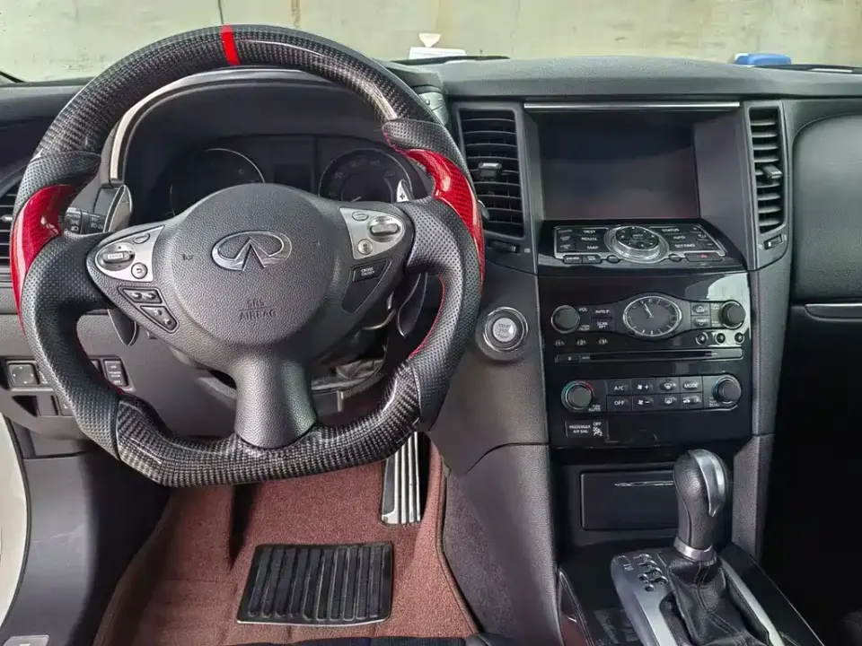 Infiniti QX70