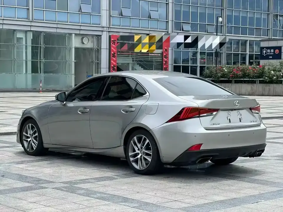 Lexus IS