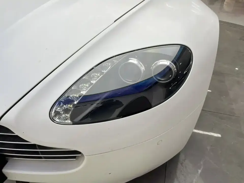 Aston Martin V8 Vantage
