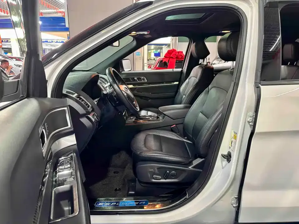 Ford Explorer (Import)