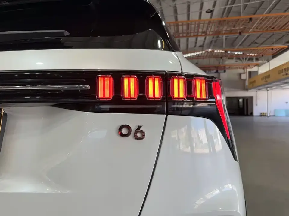 Lynk & Co 06