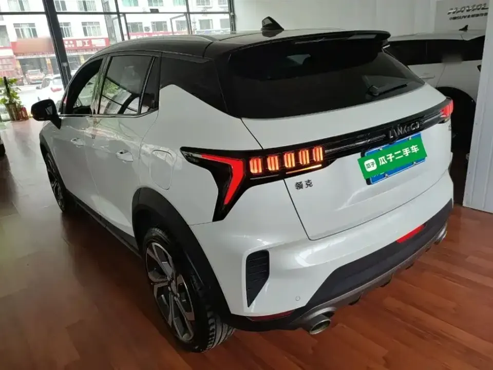 Lynk & Co 06