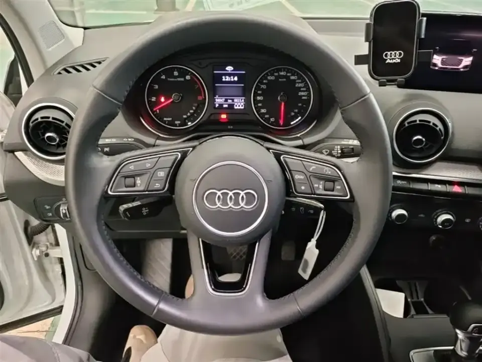 Audi Q2L