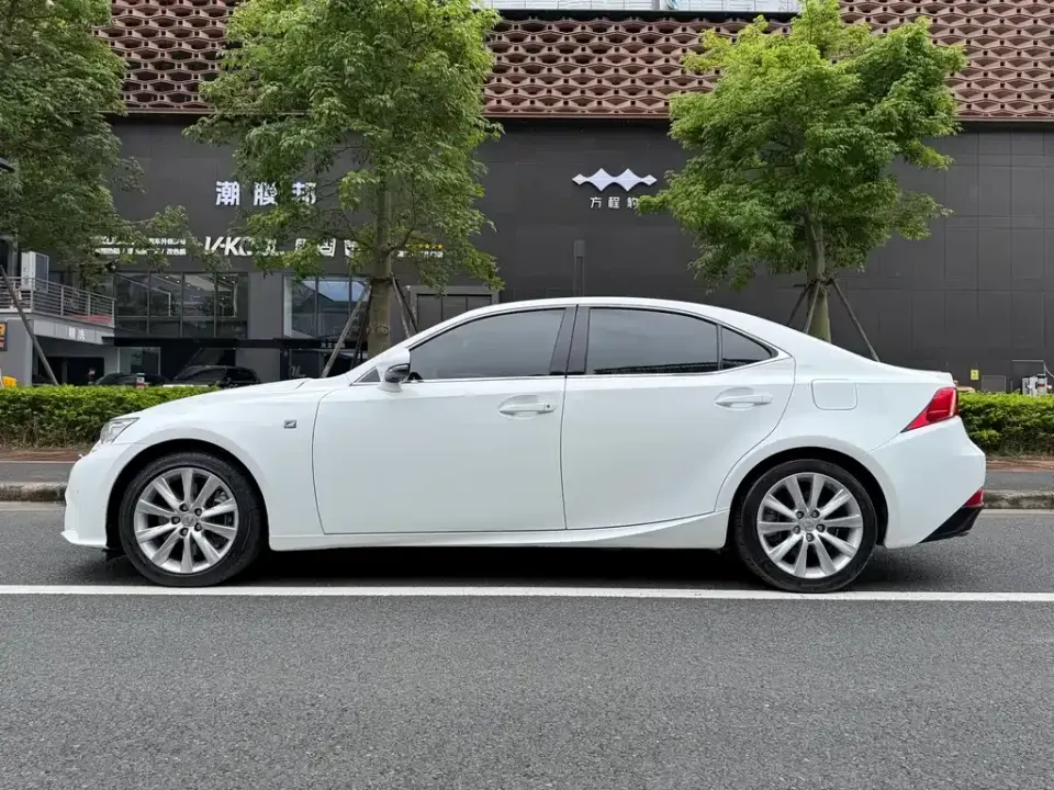 Lexus IS