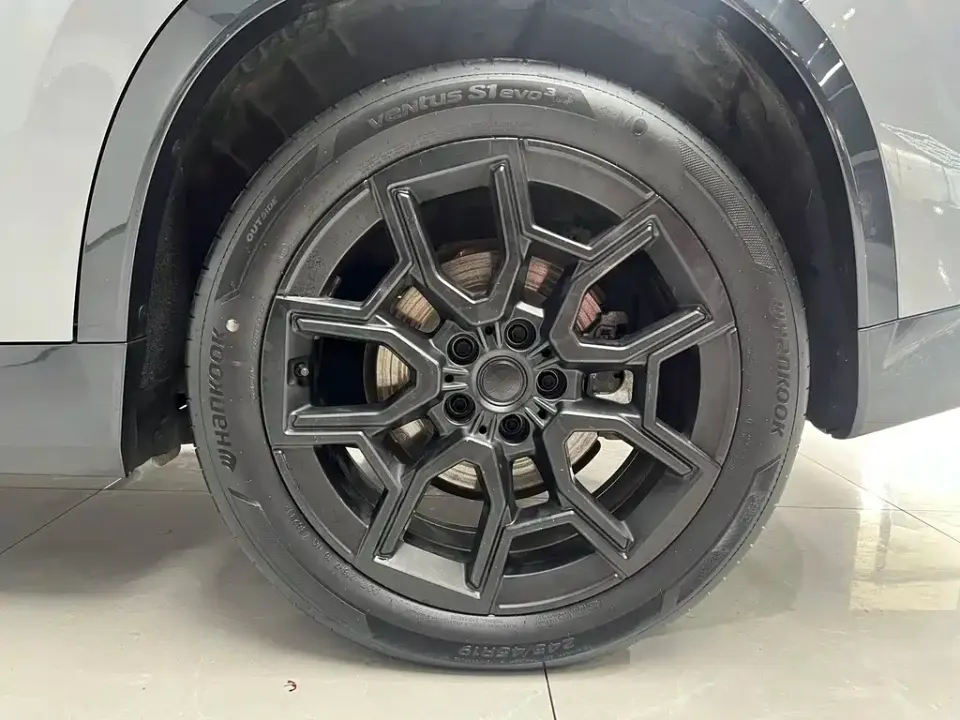 BMW iX1