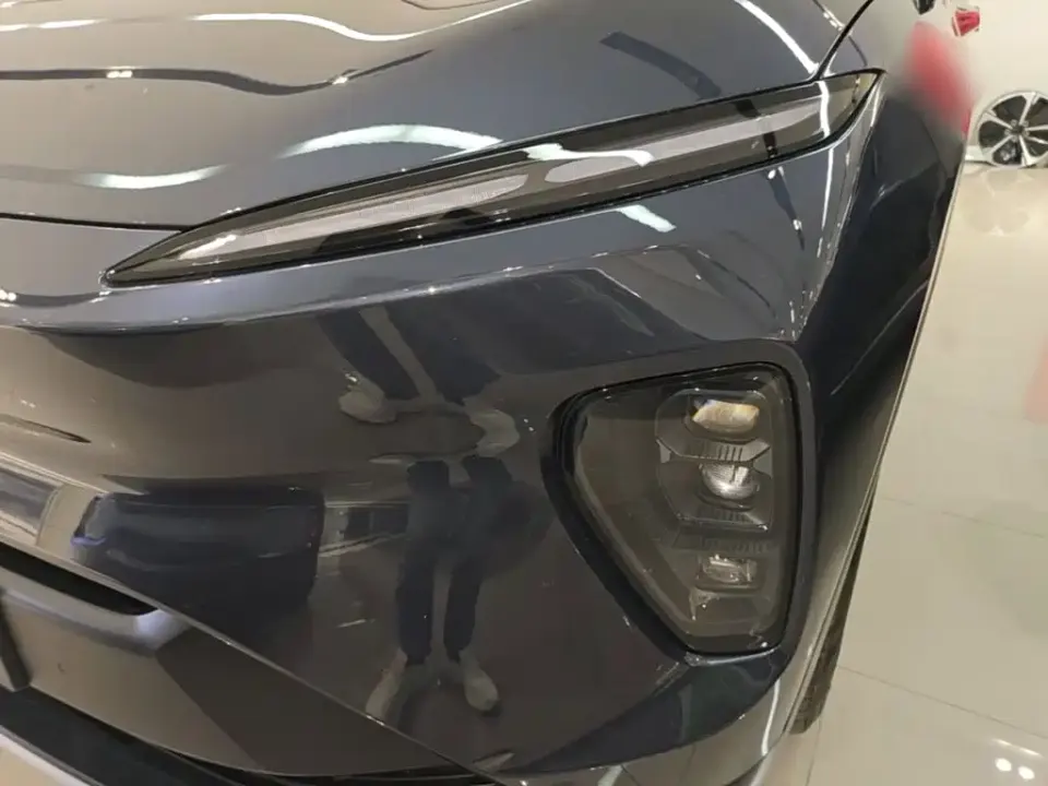 Nio ES8