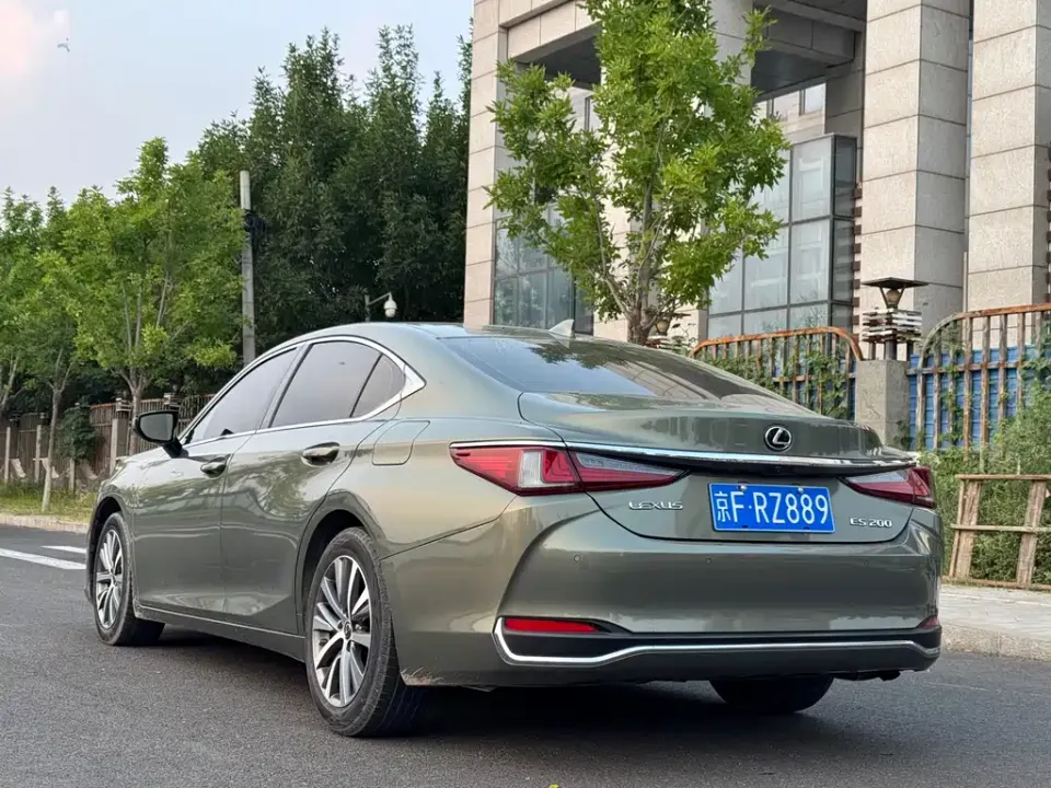 Lexus ES