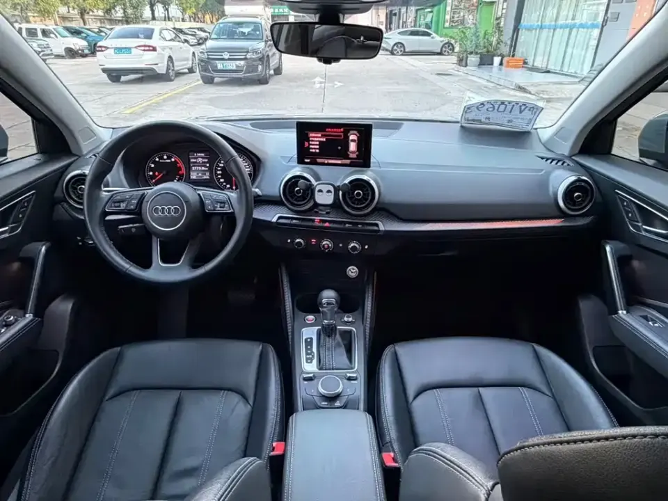 Audi Q2L