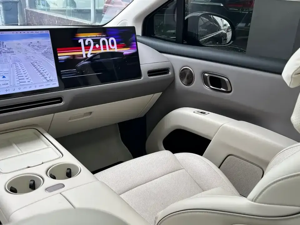 Li Li i8