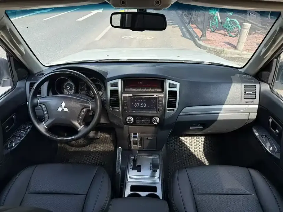 Mitsubishi Pajero (Import)