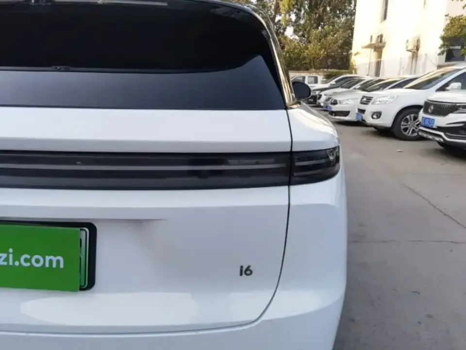 Li Li i6