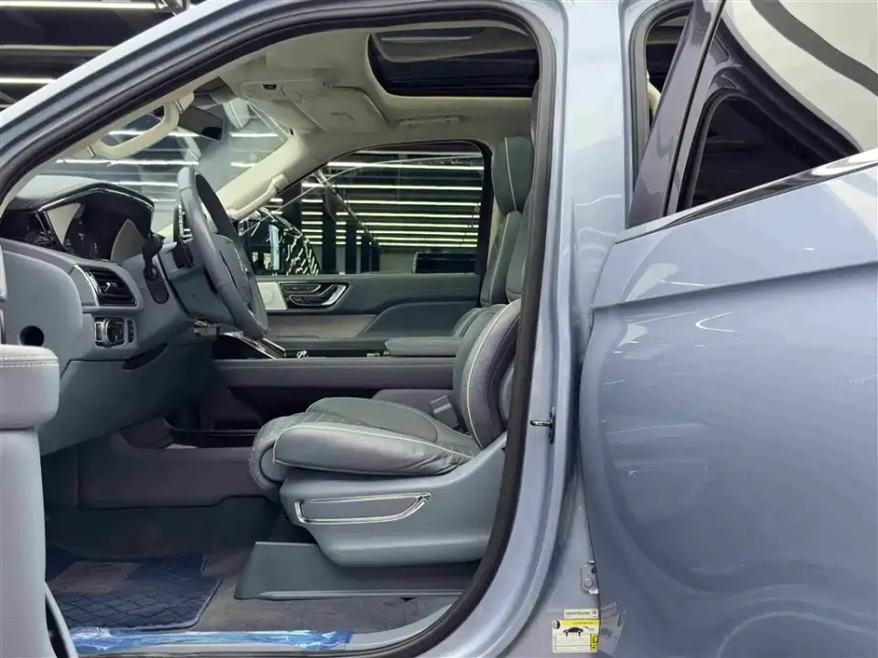 Lincoln Navigator