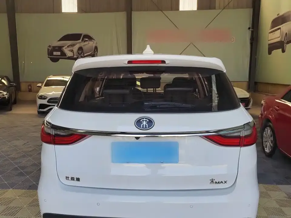 BYD MAX