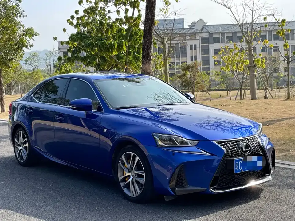 Lexus IS