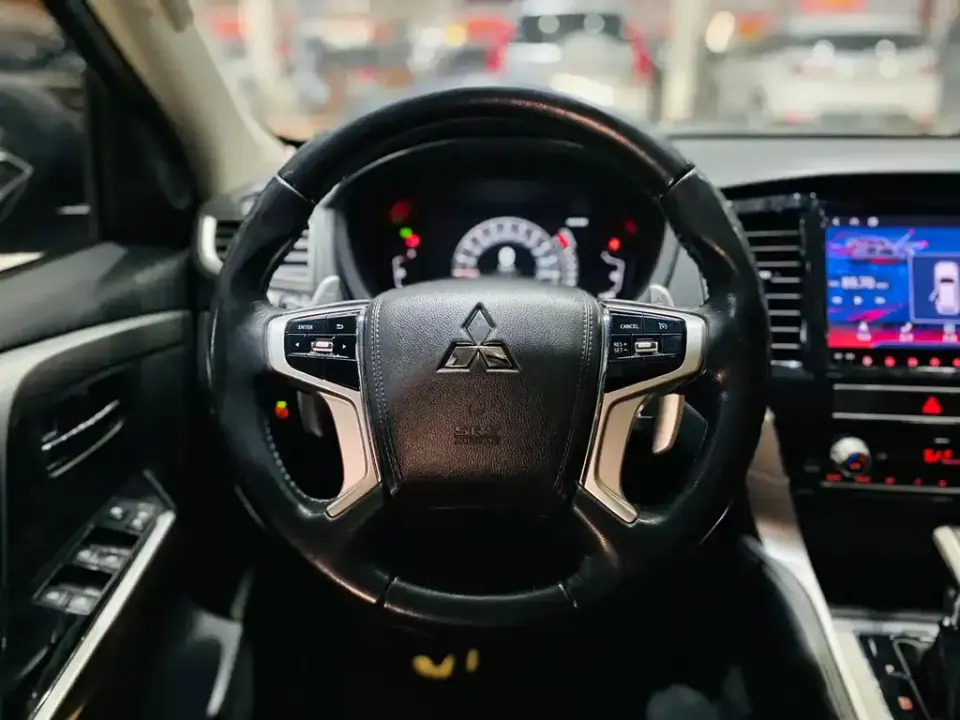 Mitsubishi Pajero Sport (Import)
