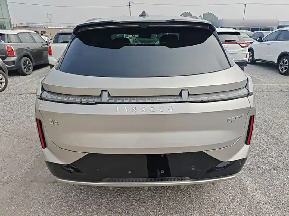 Lynk & Co 08 EM-P