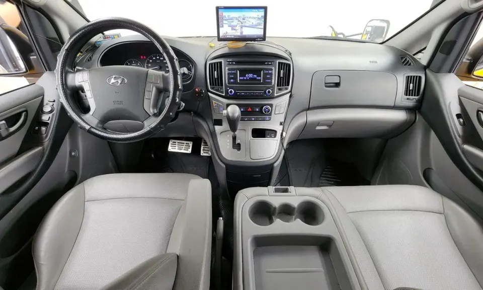 Hyundai Starex