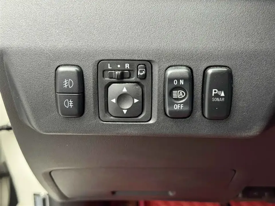 Mitsubishi Pajero (Import)