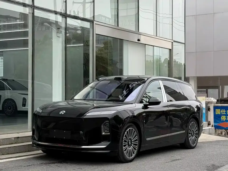 Nio ES8