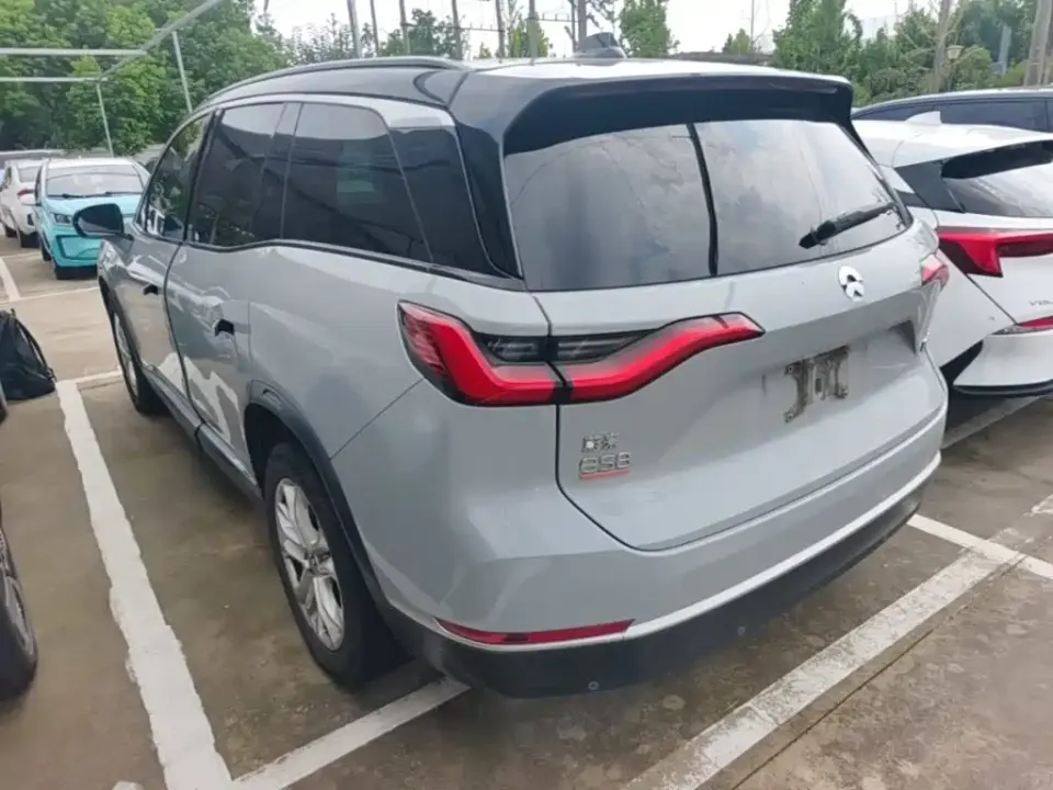 Nio ES8