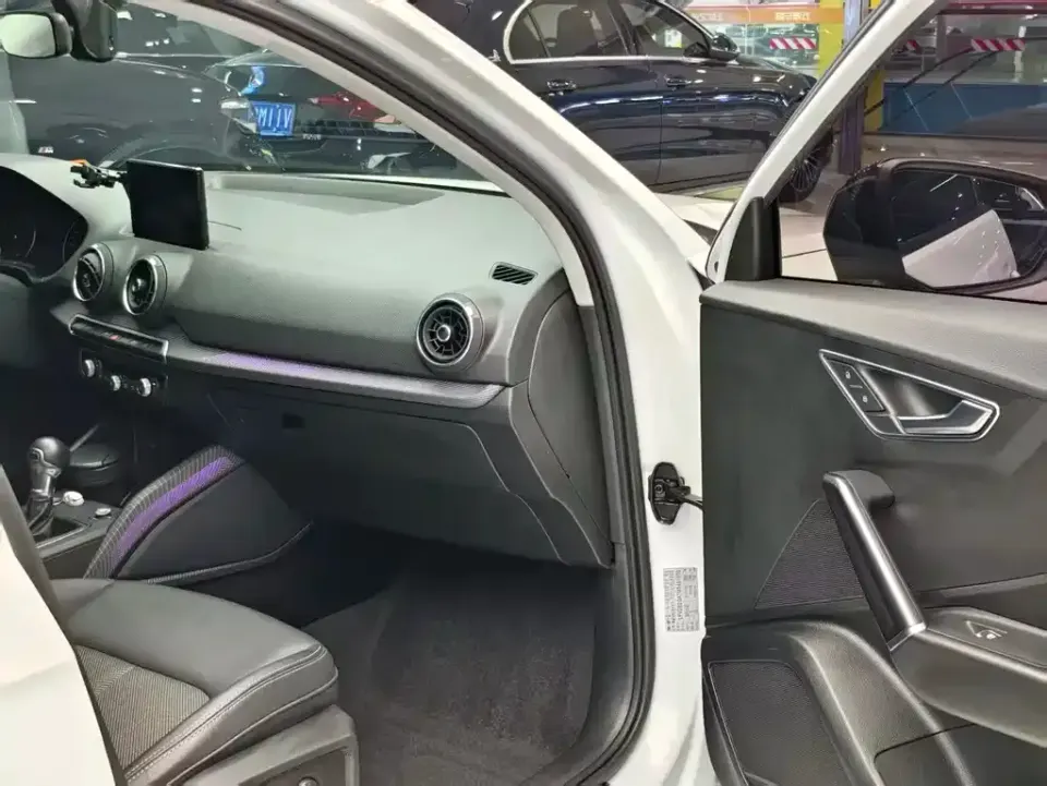 Audi Q2L