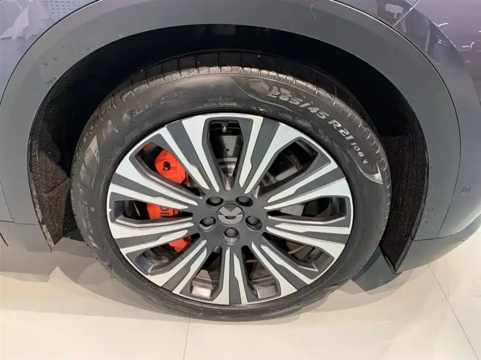 Nio ES8