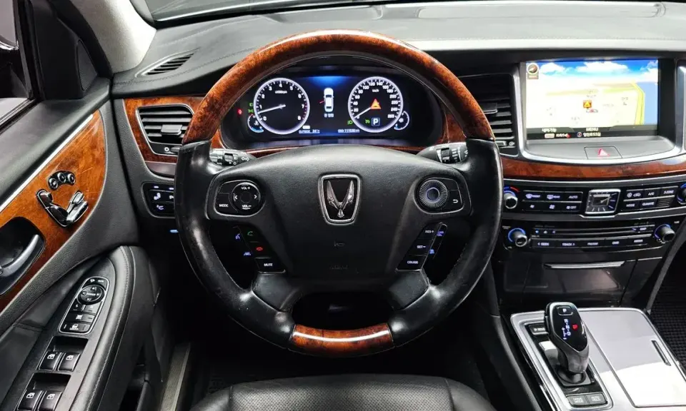 Hyundai Equus